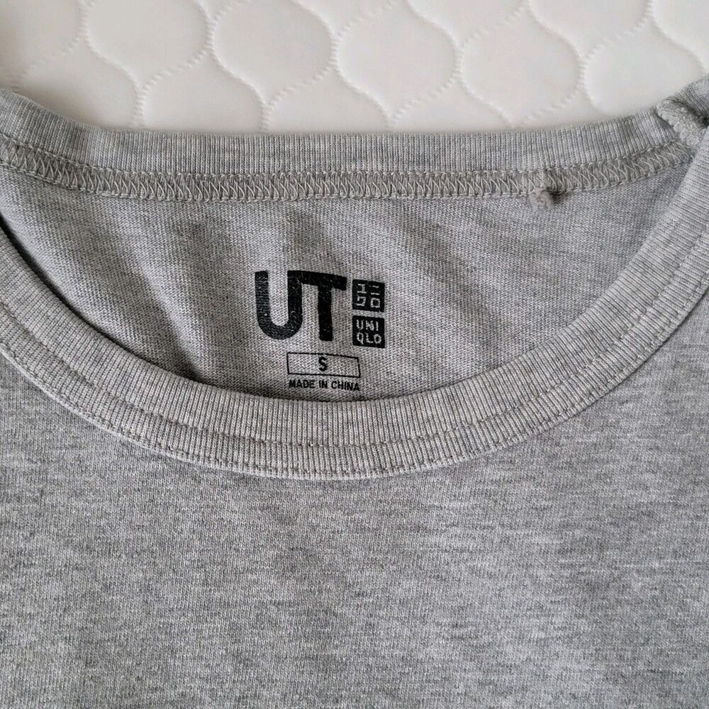 CLEARANCE!! 💥 UNIQLO UT USA OMIYAGE Short Sleeve Crewneck T-Shirt Grey Size S - Picture 6 of 11